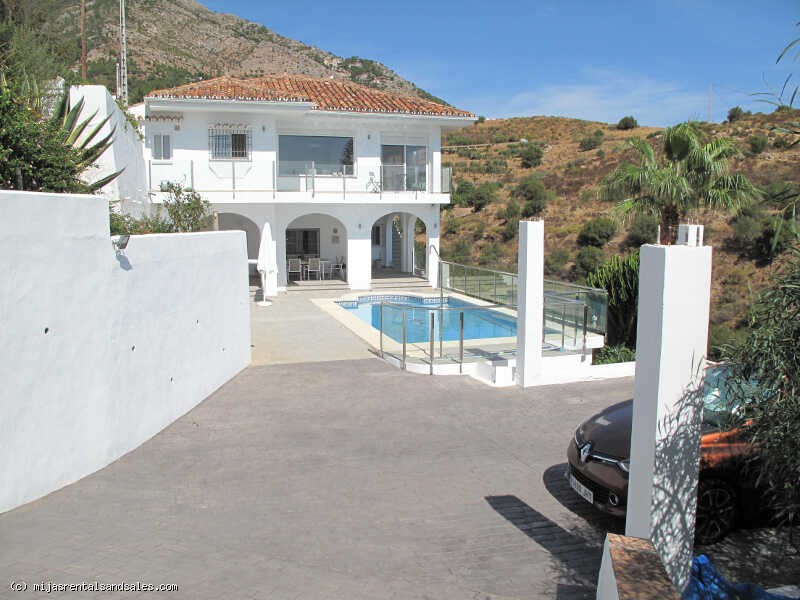 Modern villa for sale